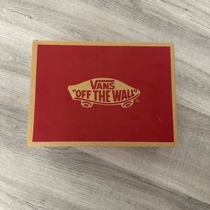 BLACK AND WHITE high top lace up men’s vans